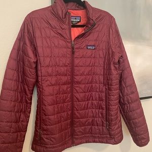 patagonia women’s puffer jacket size: L color: maroon